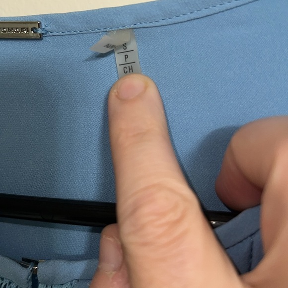 Ellie Tahari Orion pleated silk blouse - Picture 3 of 9